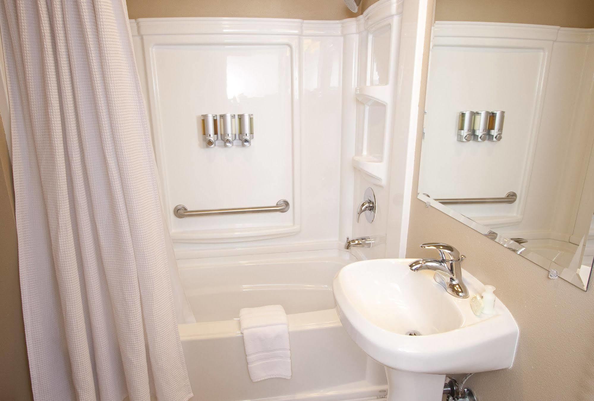 Lakeshore Inn Lake Oswego Room photo